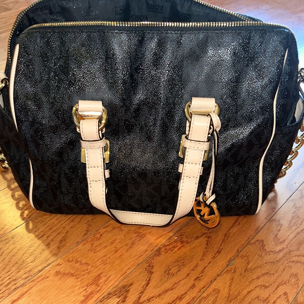Michael Kors handbag black & brown with gold hardware. With strap! Barely used!